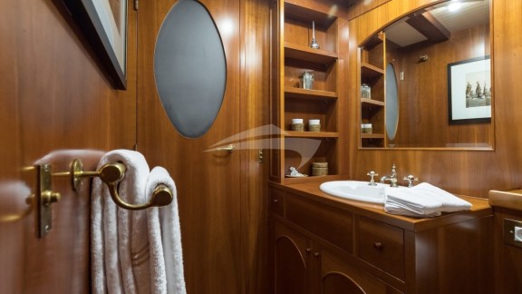 Over the Rainbow - Bathroom