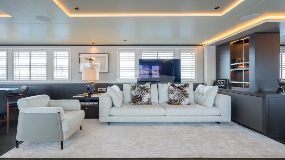 JUH01541 - seating in main saloon