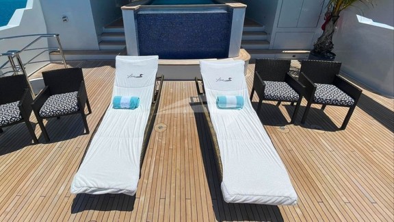 Sun Pads and Deck Jacuzzi