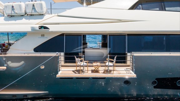 Fold out balcony from main saloon