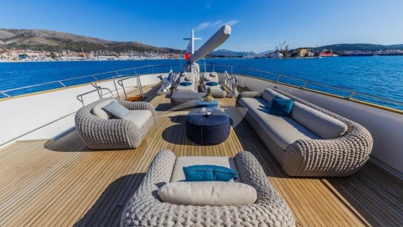 Aft Deck Seating