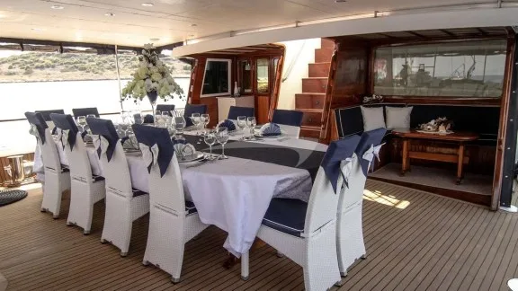 Deck Dining
