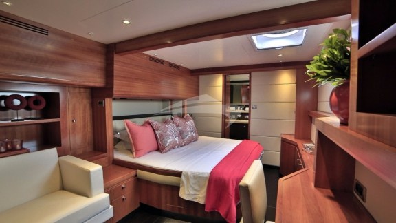 Image of WORLD'S END yacht #12