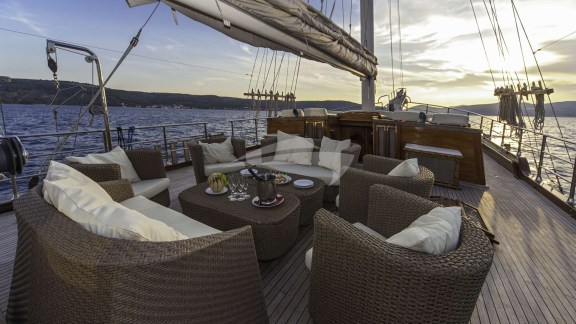 Mid ship lounge area