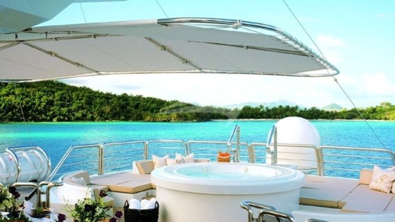 Sundeck Jacuzzi