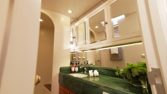 Image of ELTON yacht #8