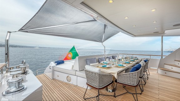Deck Dining