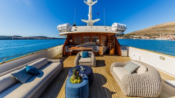 Aft Deck Seating