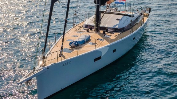Image of BUBBLES yacht #12