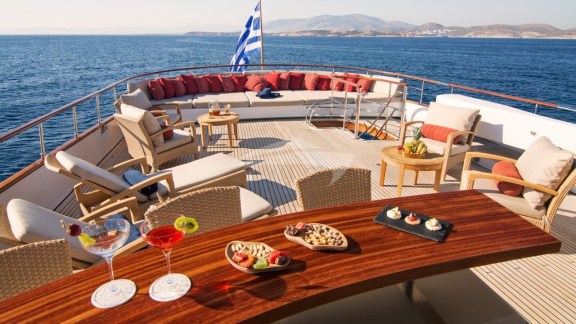 Sundeck with Wet Bar