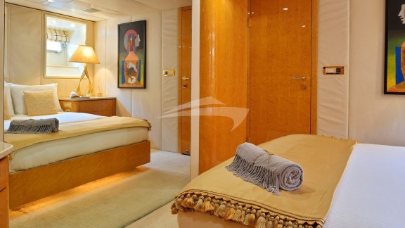 Guest cabin starboard side