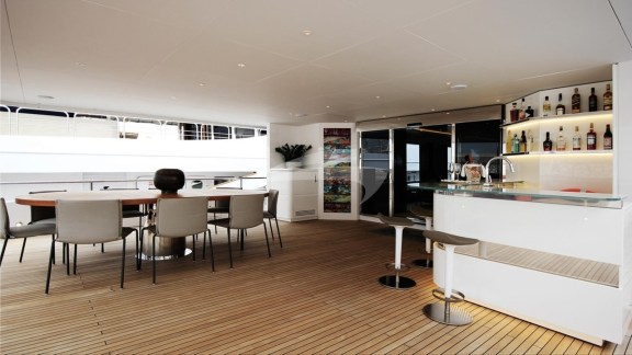Aft Deck bar & Dining