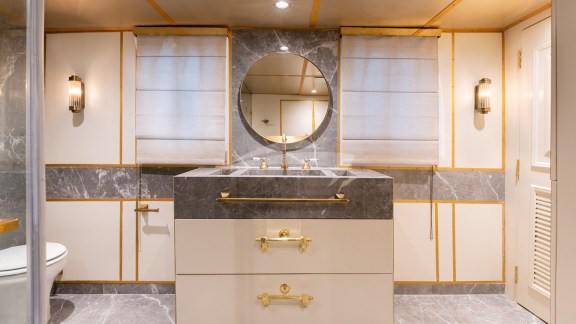 KALIZMA Master bathroom