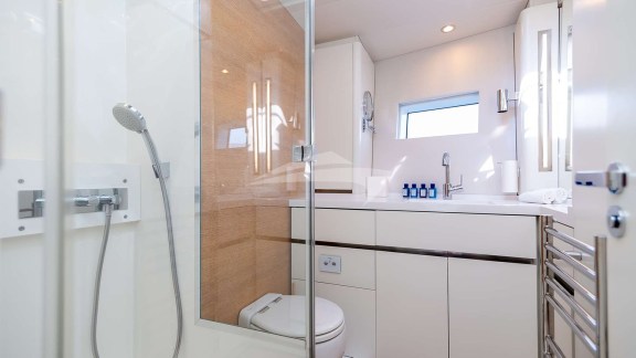 Image of BUBBLES yacht #9