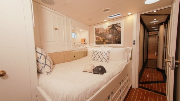 Image of ELTON yacht #9