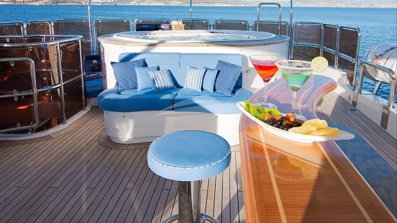 Jacuzzi Sundeck
