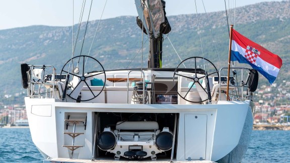 Image of BUBBLES yacht #11