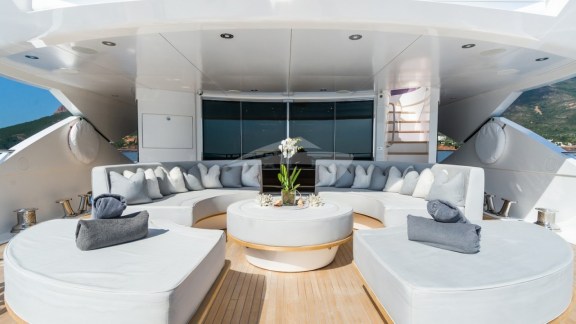 Main deck aft
