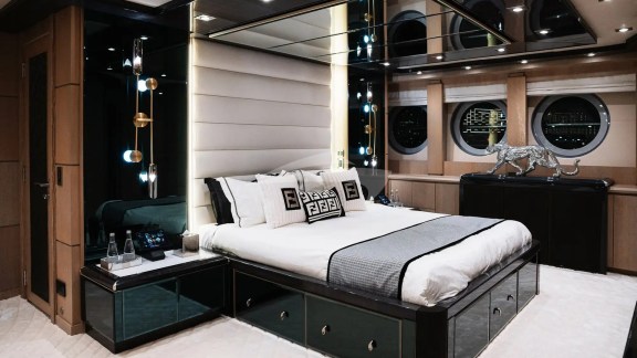 Image of AK ROYALTY yacht #6