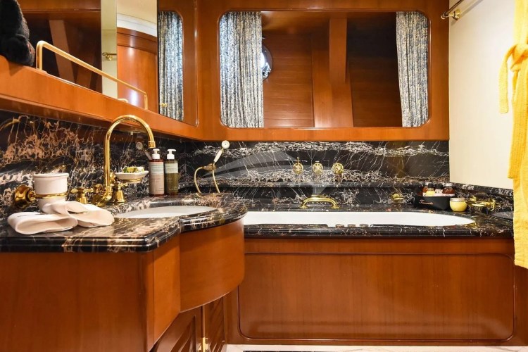 Master Bathroorm