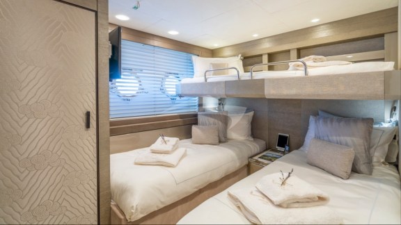 Twin guest room with bunk beds