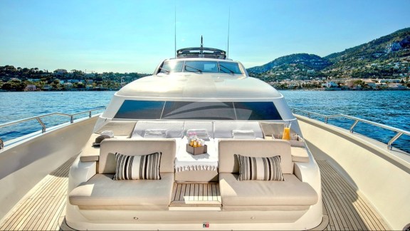 Bow Seating and Pads