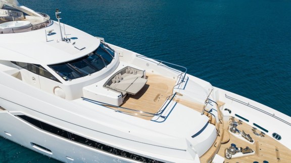 Foredeck sunloungers