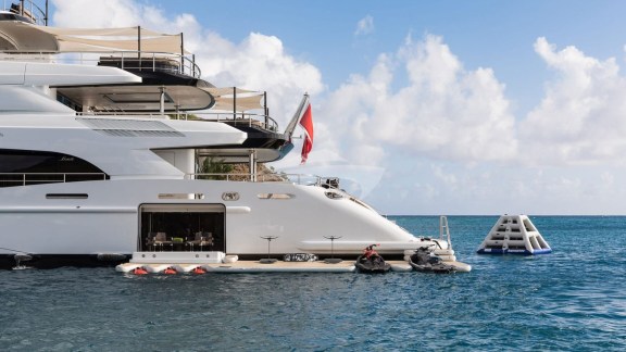 Motor Yacht TRIUMPH beachclub