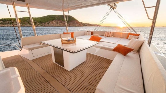 Image of ENDEAVOUR yacht #6