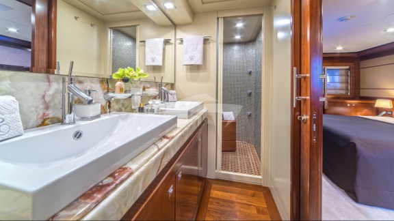 Lower Deck Master Bathroom
