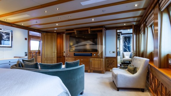 2. Upper Deck Master Suite