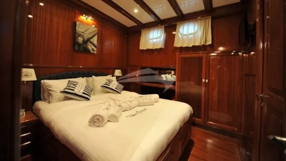 Double Cabin