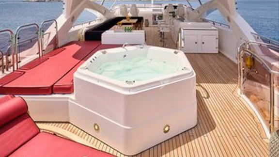Deck Jacuzzi