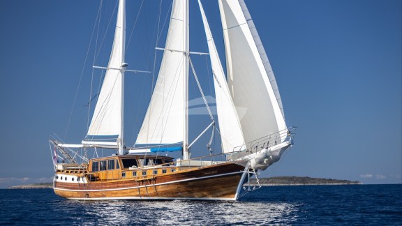 Andi Star - Exterior