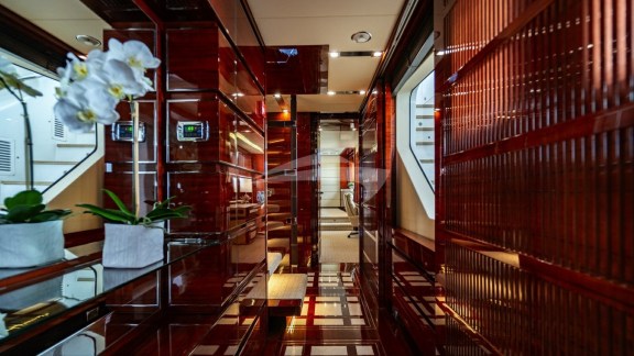 Image of ALLORA yacht #19