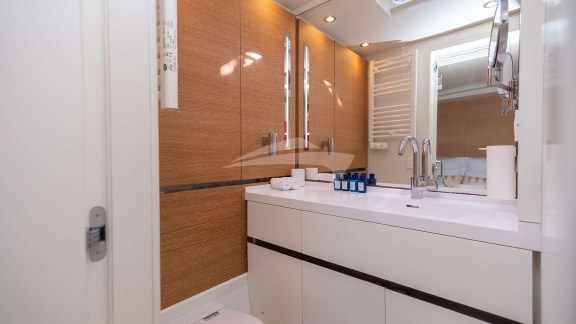 Image of BUBBLES yacht #14