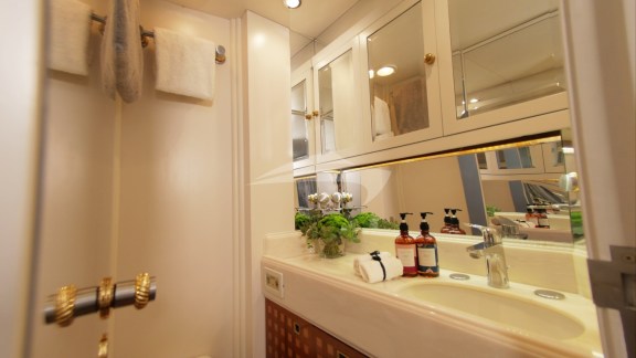 Image of ELTON yacht #14