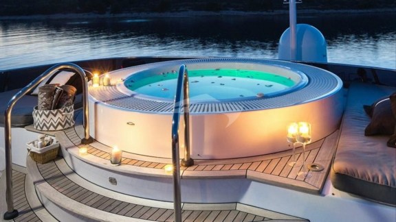 Deck Jacuzzi