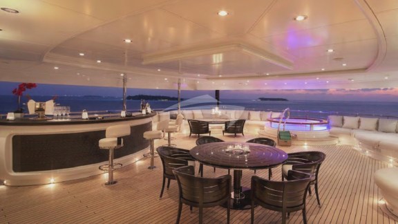 Deck & Bar