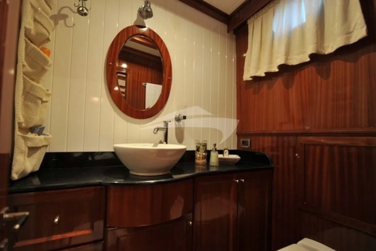 Twin Bathroom