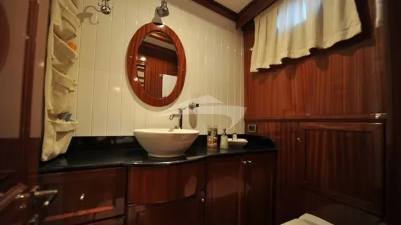 Twin Bathroom