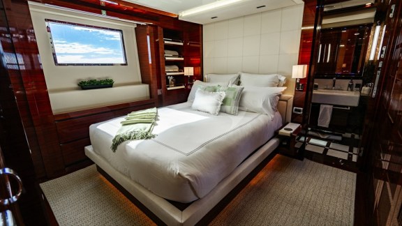 Image of ALLORA yacht #13