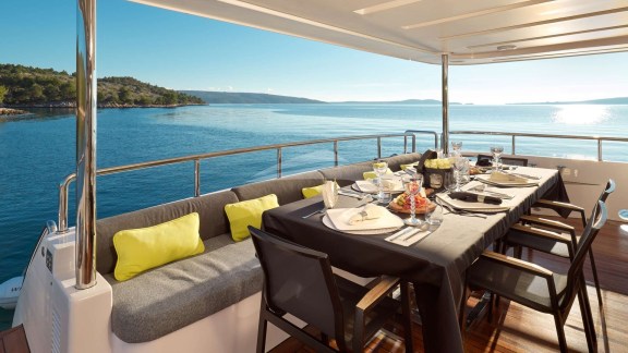 Deck Dining