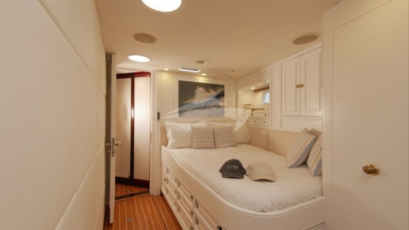 Image of ELTON yacht #7