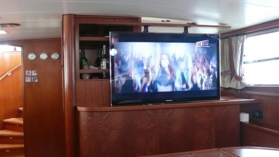 Saloon TV