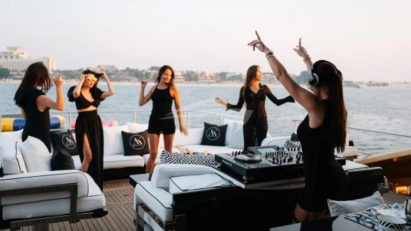 Image of AK ROYALTY yacht #15