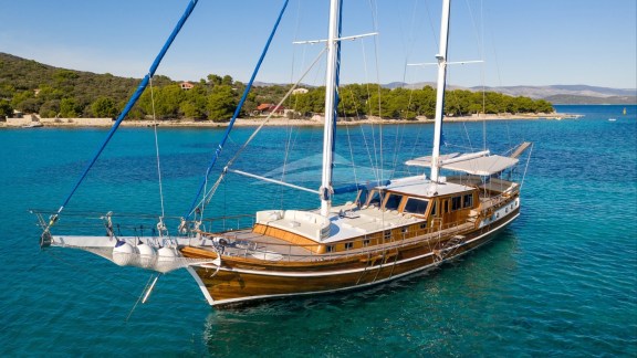 Andi Star - Exterior