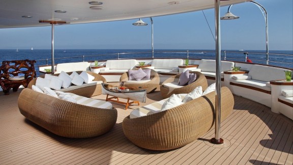 Aft deck seating