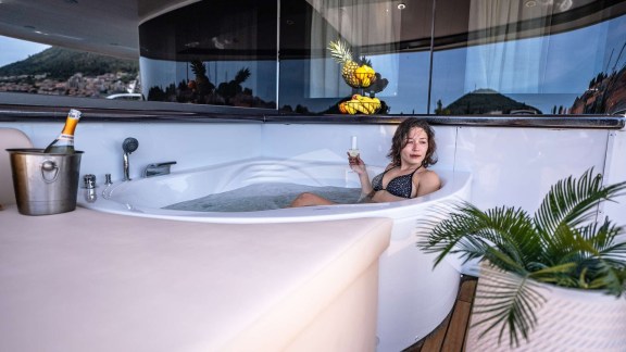 Private Jacuzzi VIP Cabin