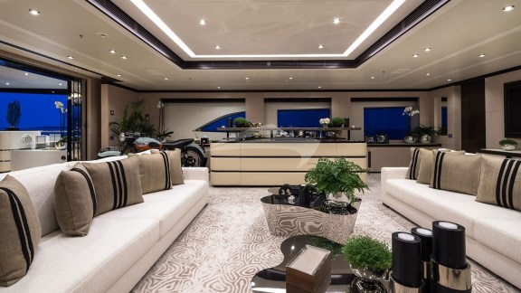 Motor Yacht TRIUMPH salon